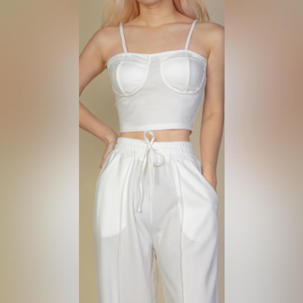 Elegant Women's Cropped Pantsuit - Picture 4 of 5